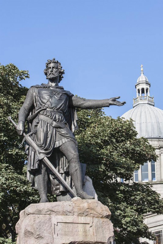 A statue of William Wallace in Aberdeen