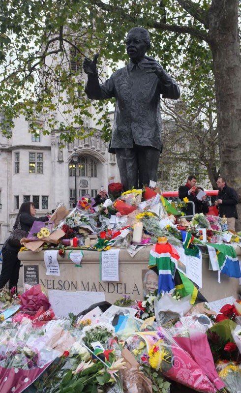 Memorial tributes to Nelson Mandela, December 2013