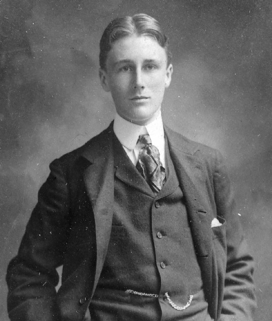 Roosevelt in 1900, aged 18