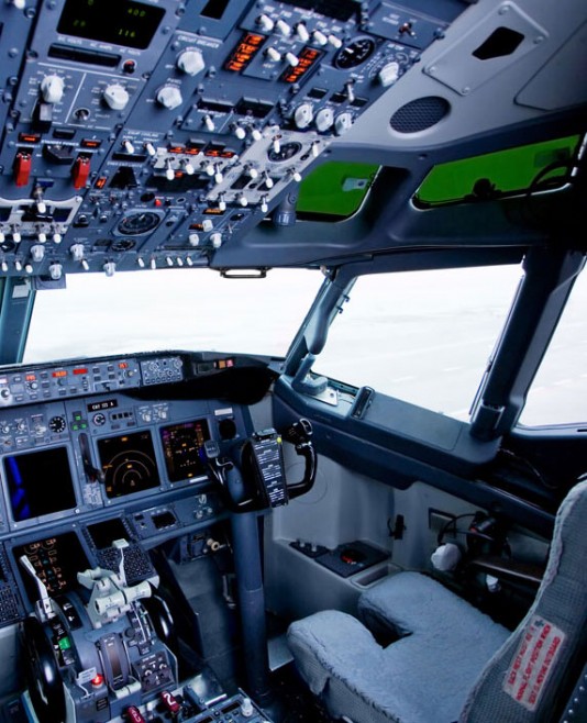 Flight deck controls of a modern Boeing airliner