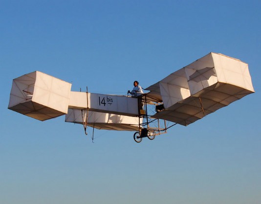 A working replica of the 14-Bis in flight