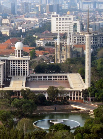 Istiqlal Mosque, Jakarta, with the cathedral close by