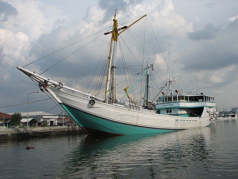 Motorized pinisi