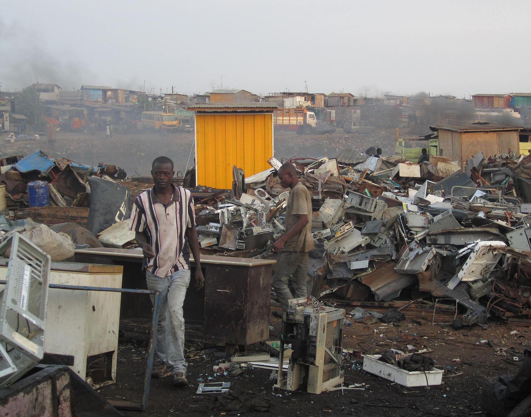 People working at Agbogbloshie e-waste recycling site