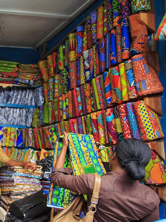 Buying fabric in Kejetia market, Kumasi