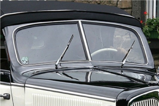 Windscreen wipers on a 1954 car