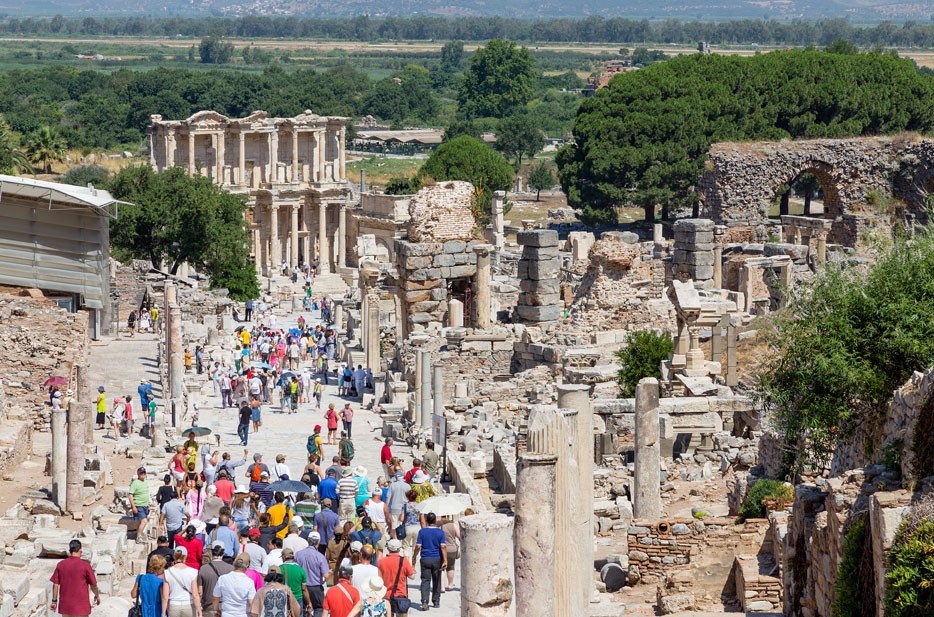 Visitors at the Roman site of Ephesus, Selçuk