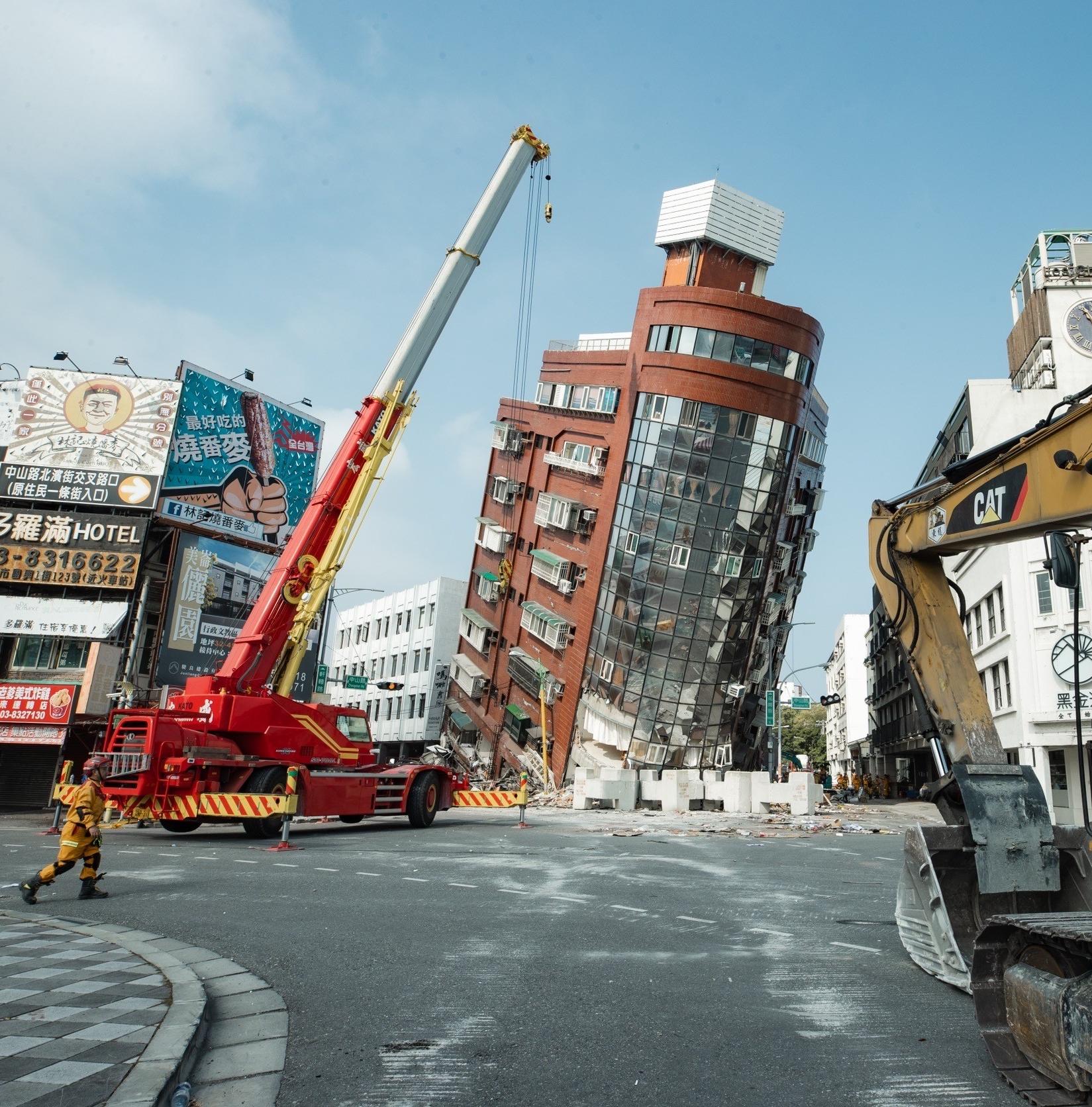 A semi-collapsed building in Hualien, 3rd April 2024