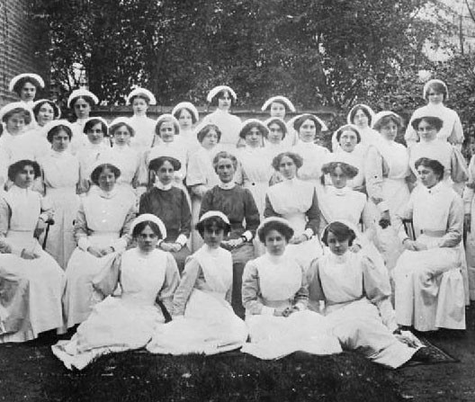Cavell (seated centre) with the nurses she trained