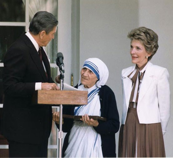 Mother Teresa is presented with the Medal of Freedom