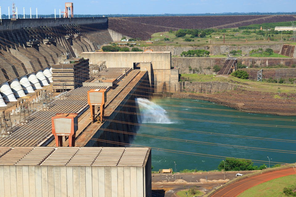 Itaipú Dam hydro-electric power station