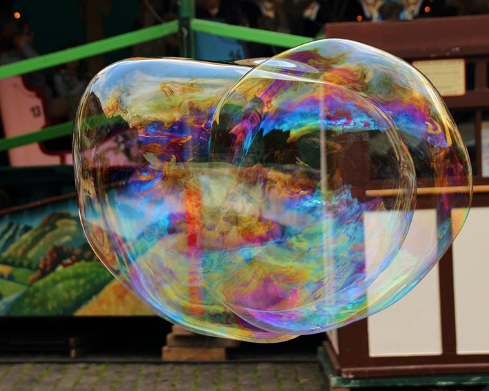 Interference colours on soap bubbles