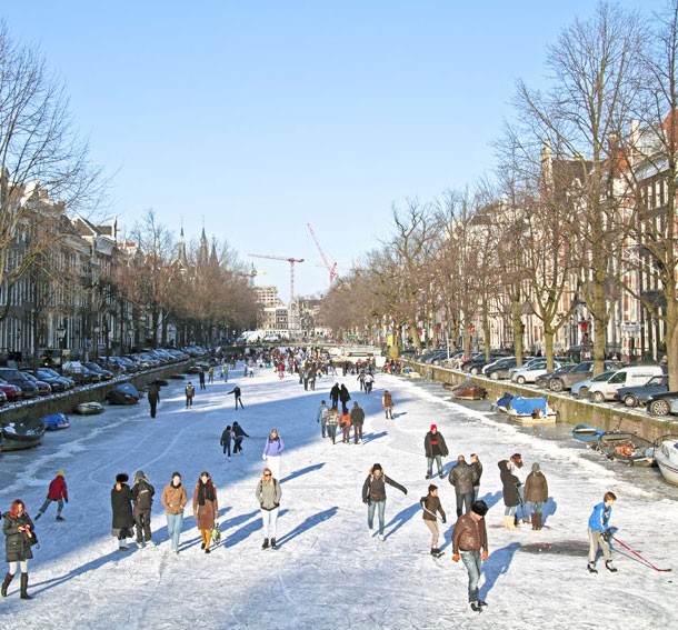 Ice skating on the Prinsengracht, Amsterdam