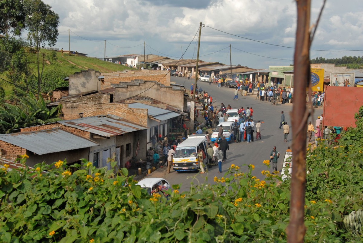 Road between Bujumbura and Gitega