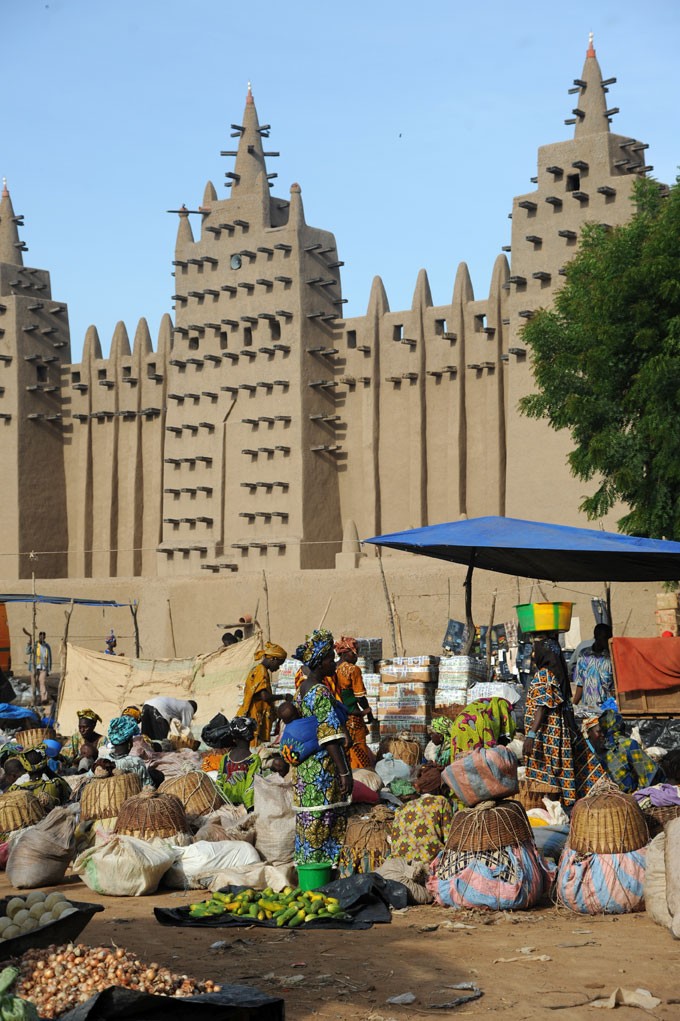 Market in front of Djenné mosque