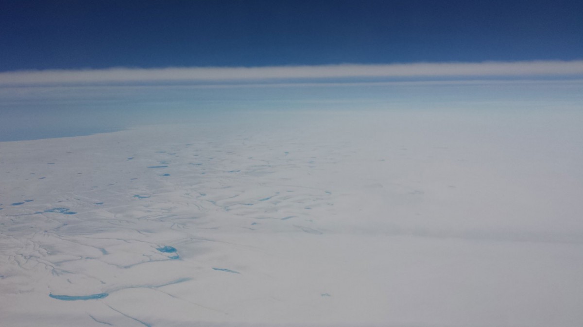 Small meltwater lakes in the vast Greenland ice sheet