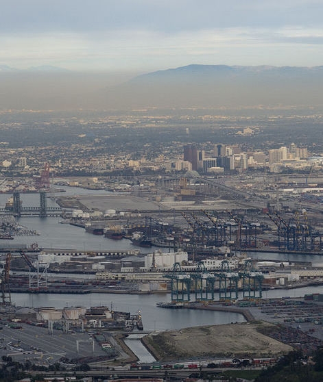 Smog over Los Angeles port and Long Beach