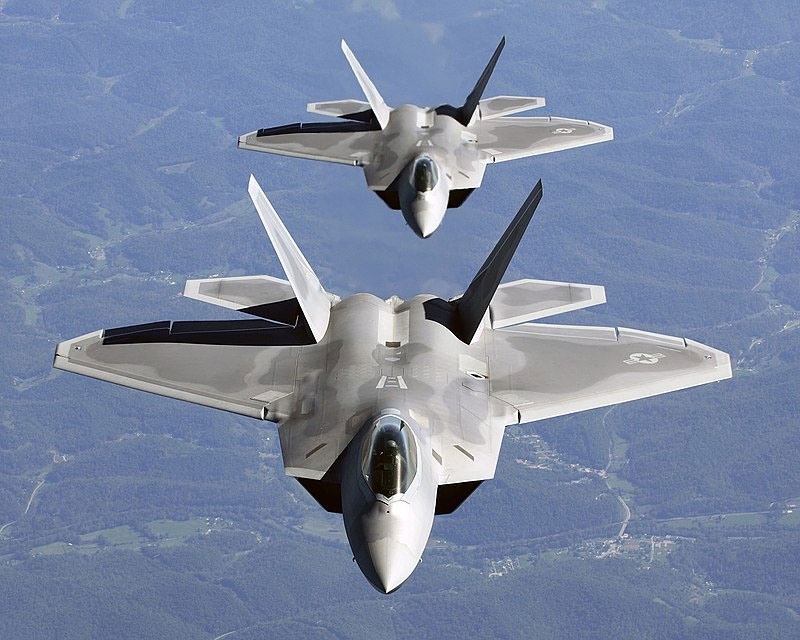 A fighter jet’s streamlined body reduces drag.