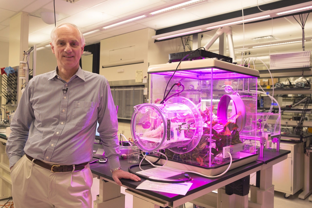 Dr Lackner with his prototype DAC unit