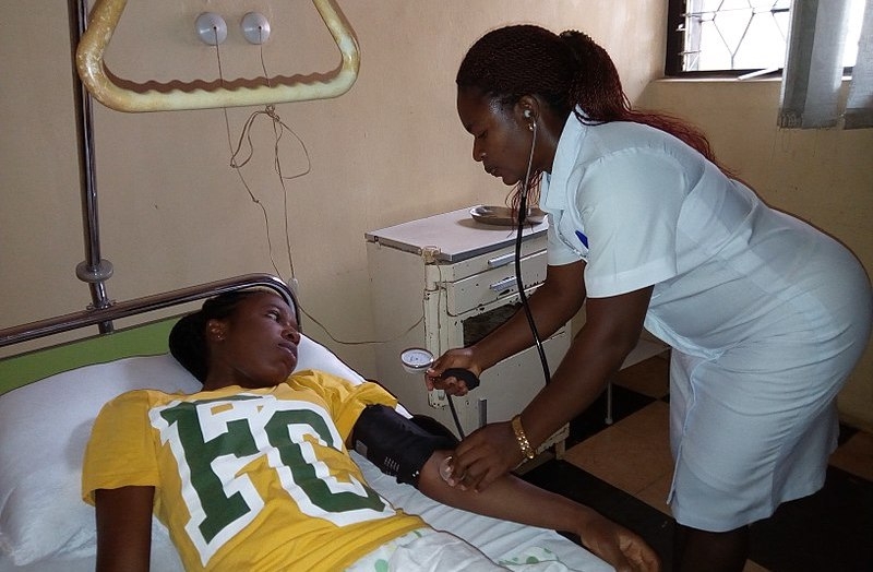 A Nigerian nurse attends a patient.