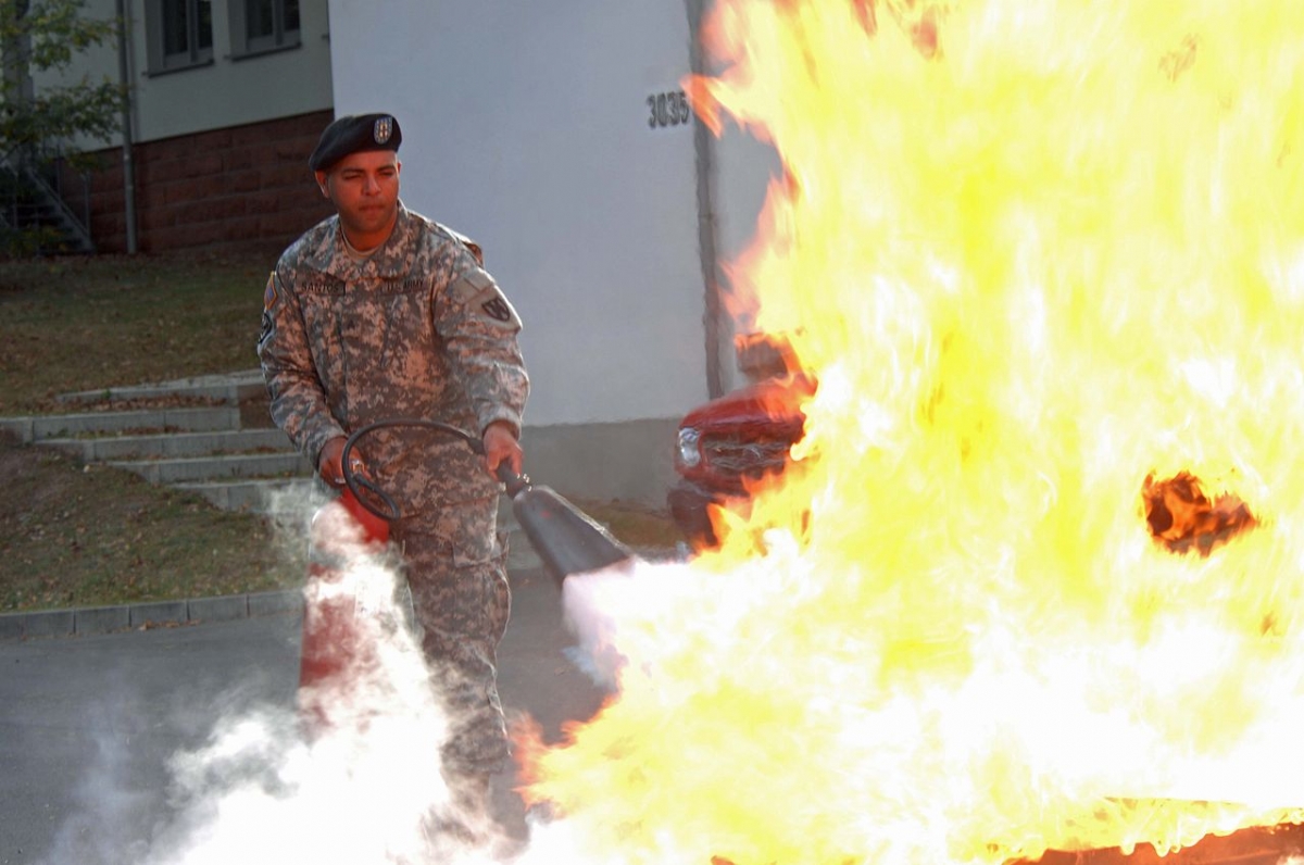 Using CO2 in a fire extinguisher