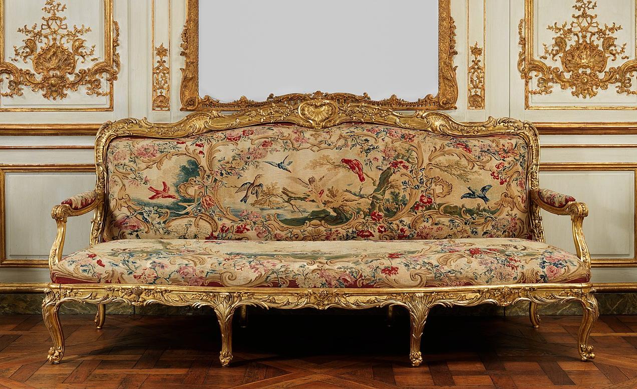 Settee and mirror in the Régence style