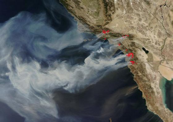 Santa Ana winds blow wildfire smoke offshore