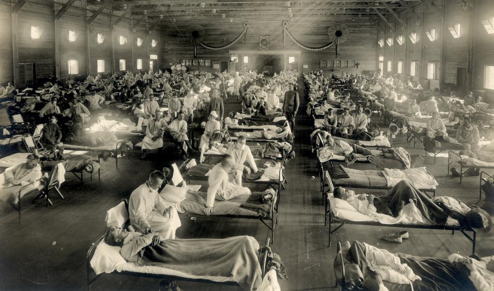 Soldiers with Spanish flu at a hospital in Kansas