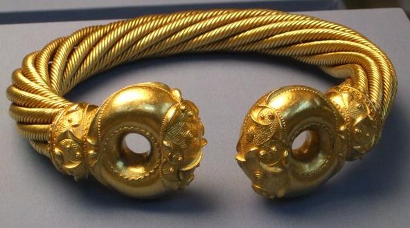 A gold torc