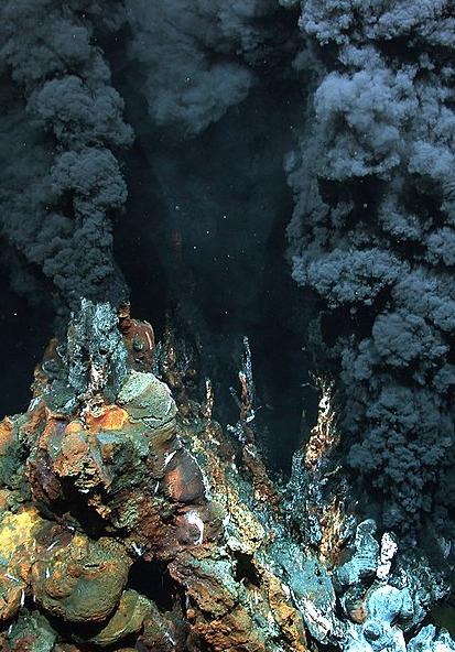 Black smoker on the Mid-At­lantic Ridge