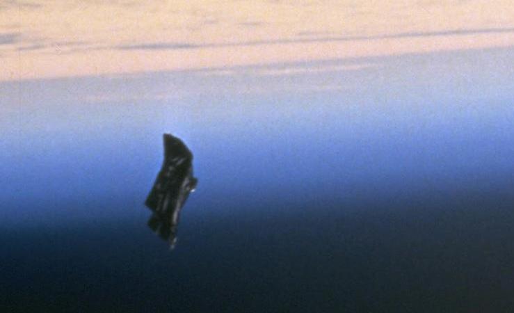 A drifting thermal blanket in orbit
