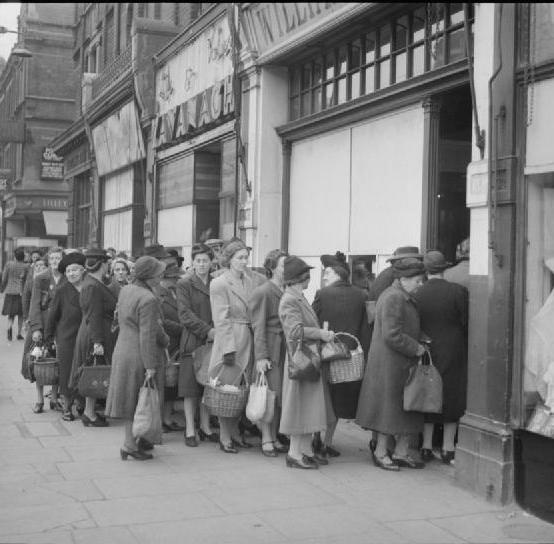 Shortages at a bakery in London, 1945