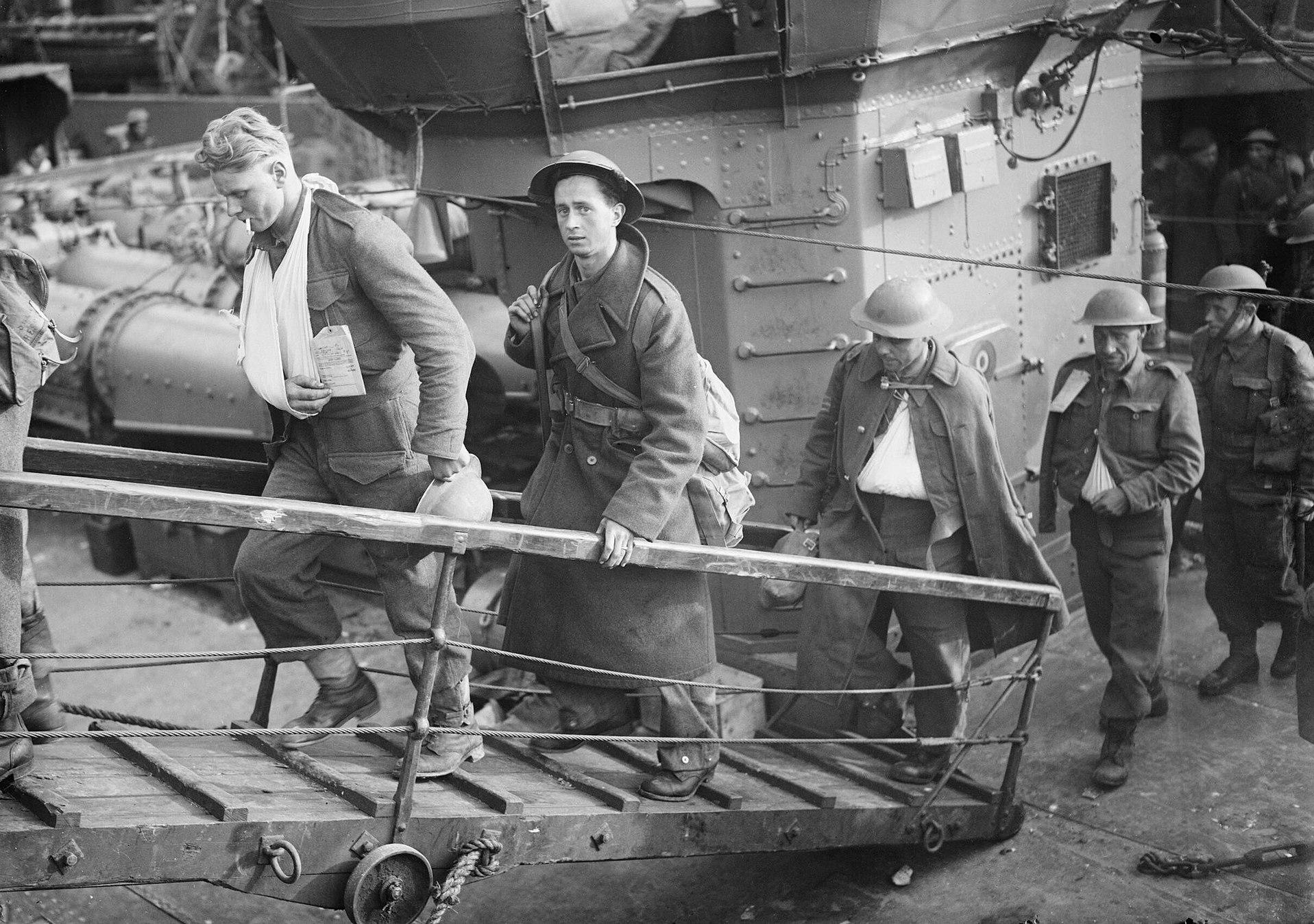 British troops evacuated from Dunkirk arrive at Dover