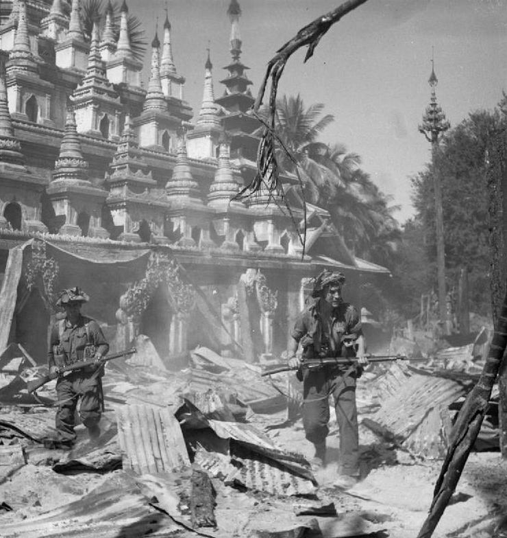 British soldiers fighting in Burma