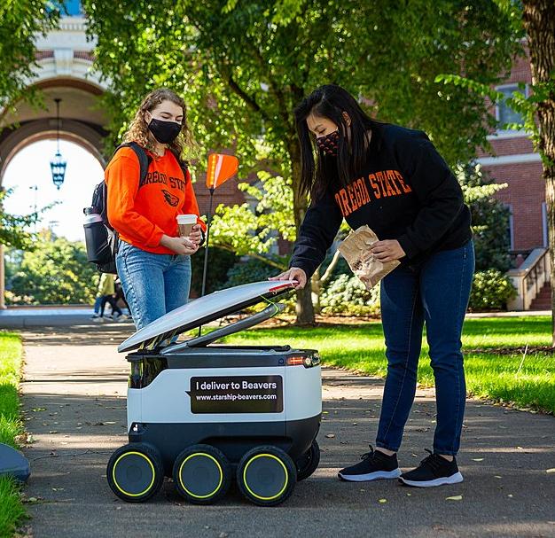 Autonomous robot delivering food to students