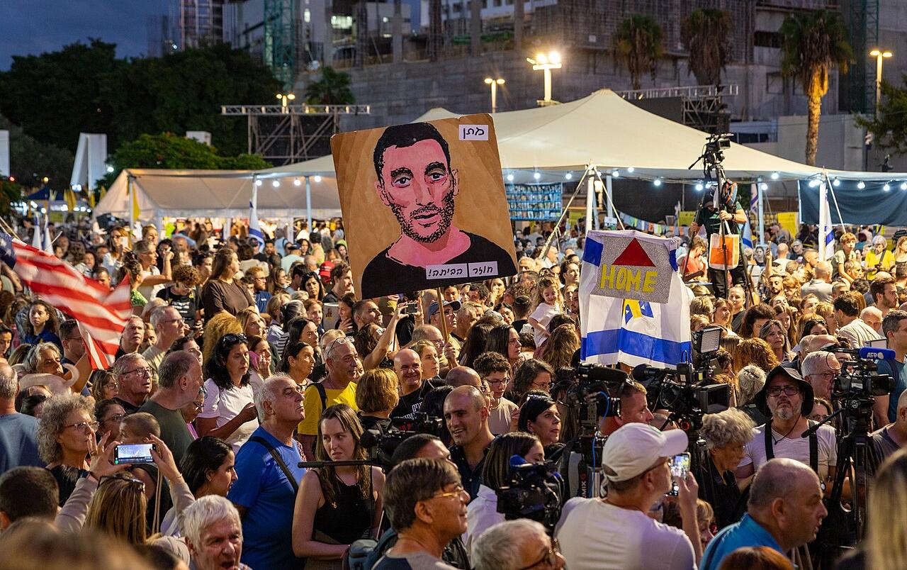 Hostages Square in Tel Aviv, Israel, 9th October 2025, following the announcement that the Israeli hostages would be released