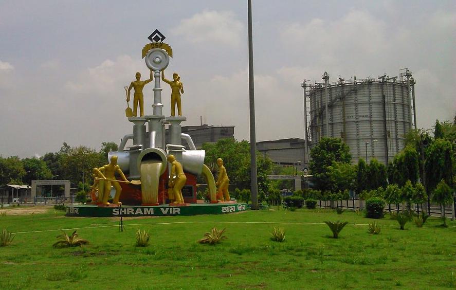 Shram Vir statue outside the Durgapur steel plant