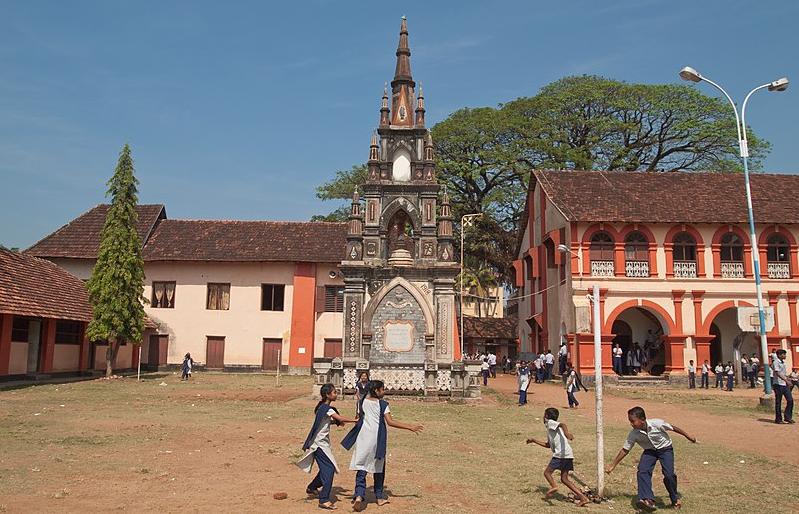 Children playing in Old Kochi