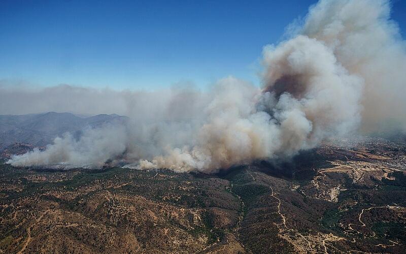 Wildfire raging in the hills above Quilpue on 3rd February 2024