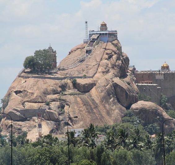 Tiruchirappalli Rock Fort atop a droog, 3.8 billion years old
