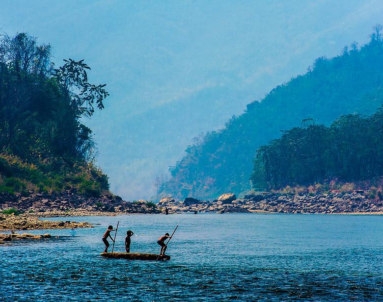 Children boating on the River Tuipui