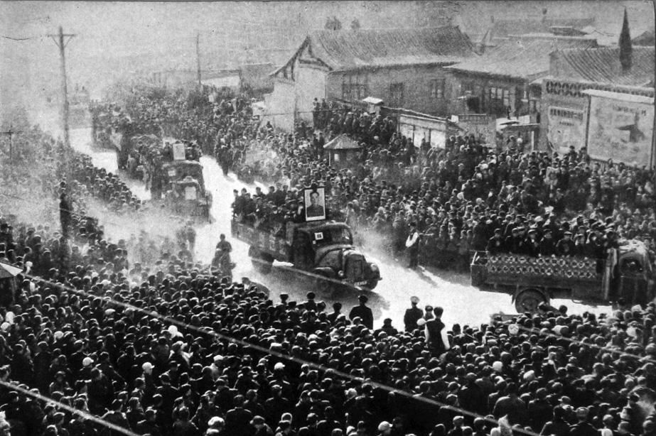 Chinese government officials being sent to work in the countryside, 1957