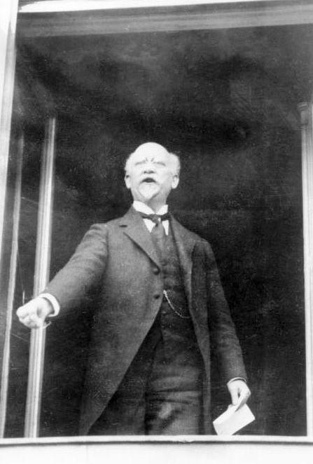 Scheidemann proclaims the new Republic, 9th Nov 1918