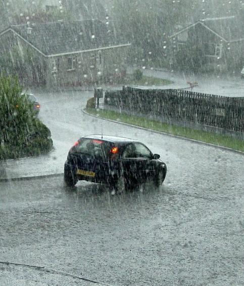 Torrential rain and hail Linlithgow, Scotland