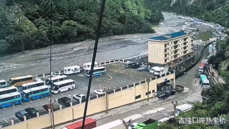 Footage showing Gyirong Port moments before the flood
