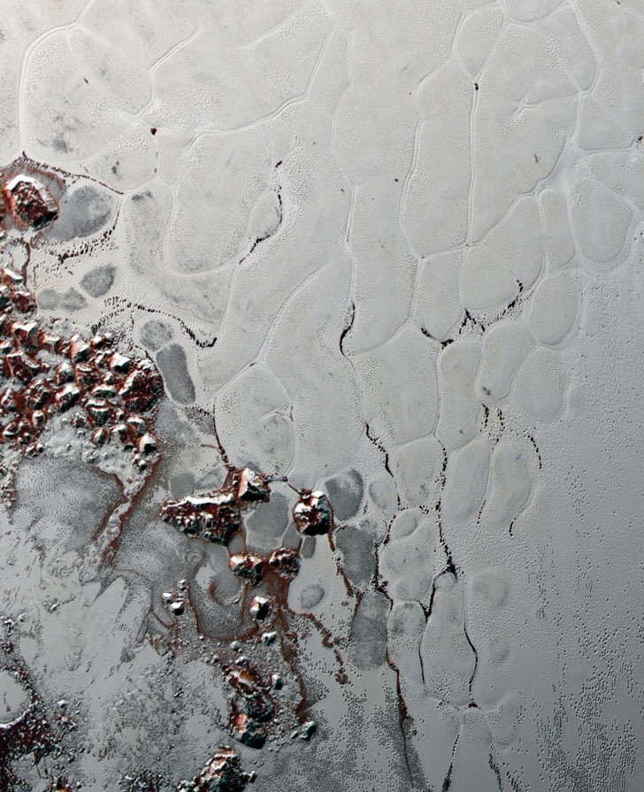 Polygon-shaped ice "cells" in the Sputnik Planitia