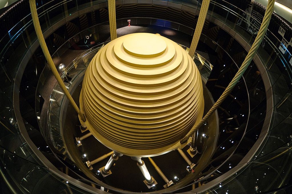 Damper suspended inside Taipei 101