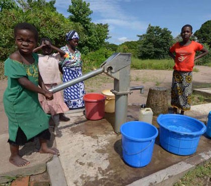 Children collecting fresh water in Malawi, Africa