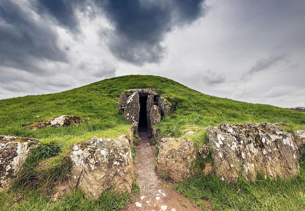 Bryn Celli Ddu, a Neolithic passage grave